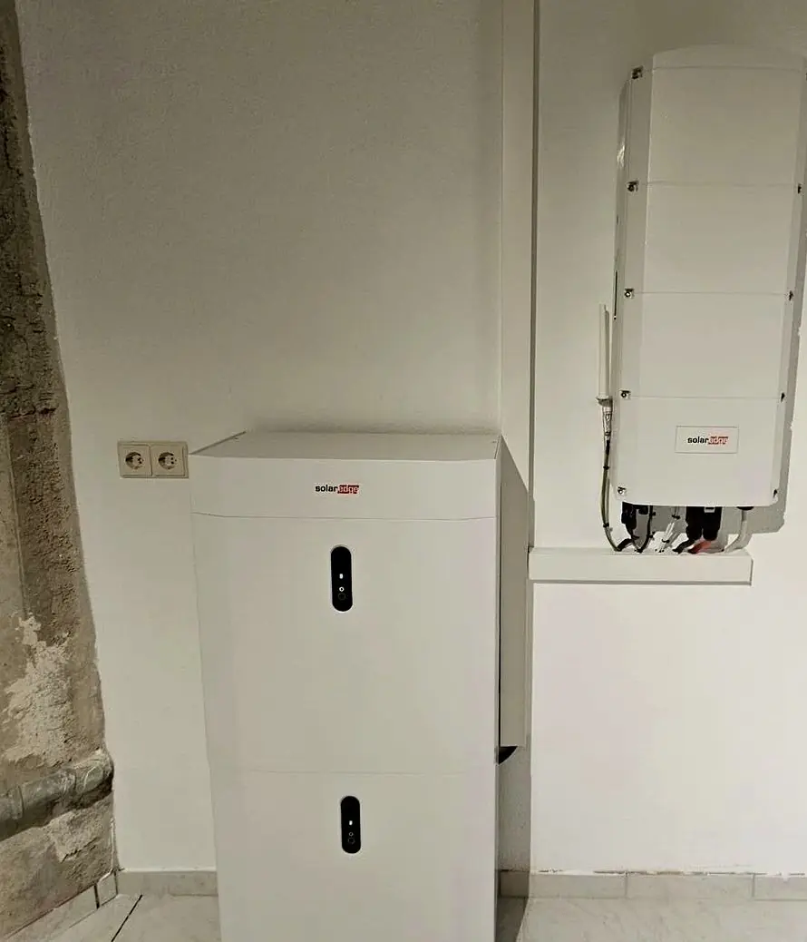 SolarEdge Speicher und Wechselrichter im Hauswirtschaftsraum